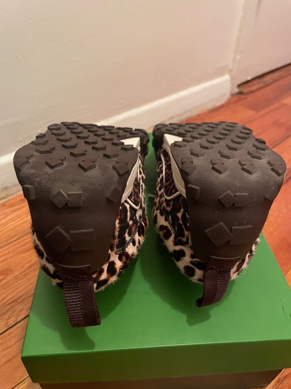 Kate Spade Runner Downtown Leopar - Picture 5 of 8